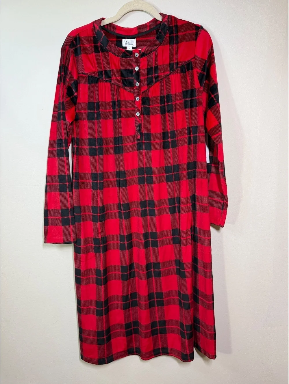 Aria Collection Red and Black Plaid Long Sleeve Nightgown Medium